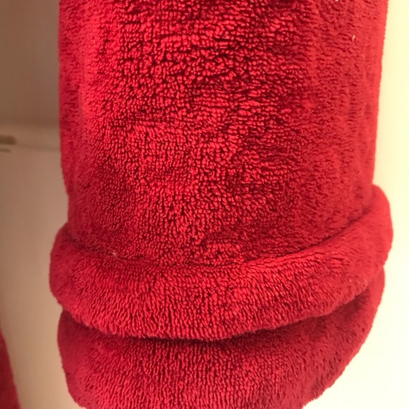 Red robe - Picture 4 of 4